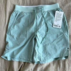 NWT lululemon license to train short 7” lined sz M arctic green mens short